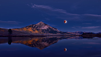 Lunar eclipse above Mount Crested Butte, Colorado, mountain, lunar eclipse, moon, nature, reflection HD wallpaper