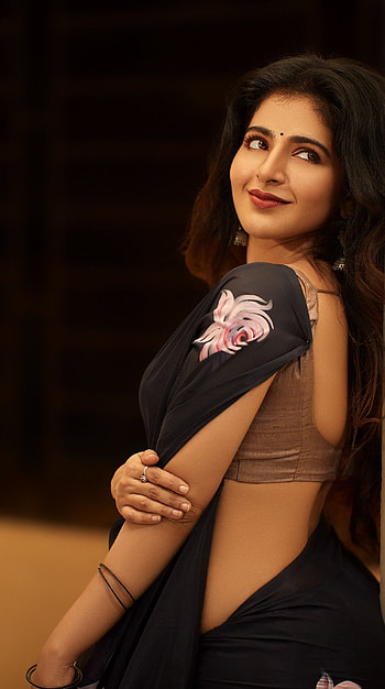 Ishwarya Menon, saree beauty HD phone wallpaper