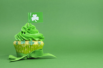 Cupcake, sweet, trefoil, clover, dessert, food, day, green, card, st patrick HD wallpaper