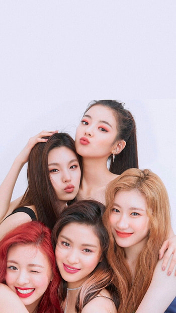 ITZY, K-pop sensation, Rising stars, Chart-topping hits HD phone wallpaper