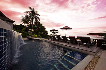 Beautiful View, chair, colorful, umbrellas, tropical, colors, peaceful, relax, beauty, chairs, holiday, stairs, trees, swimming pool, water, ocean, sunset, palms, sea, house, paradise, beautiful, grass, stones, green, view, clouds, nature, pool, sky, deck, lovely, resort HD wallpaper