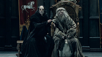 The Two Towers, Epic battle scenes, Middle-earth journey, Iconic movie franchise HD wallpaper