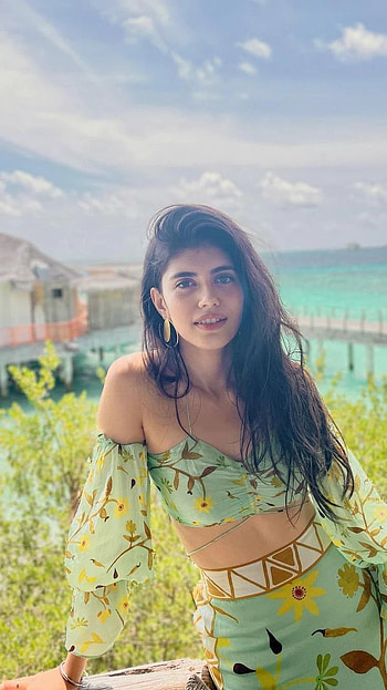 Sanjana Sanghi, Bollywood Heroine HD phone wallpaper