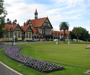 BATH HOUSE ROTORUA.NZ, old, sky, green, house HD wallpaper