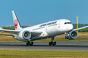 Japan Airlines, Aviation recovery, Japanese aviation industry, Positive progress HD wallpaper