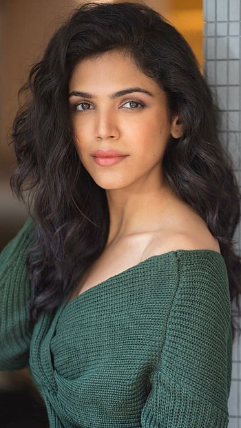 Shriya Pilgaonkar, Beautiful Heroine HD phone wallpaper