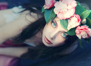 The eye in the sky, blue eyes, portrait, view, sky, lips, girl, beauty, wreath HD wallpaper