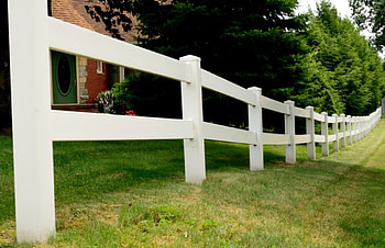 Long Country Fence, scenic fence, fence, white fence, country fence HD wallpaper