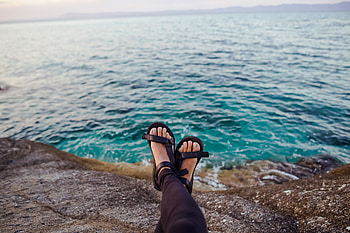 Sea, Shore, Bank, Miscellanea, Miscellaneous, Legs HD wallpaper