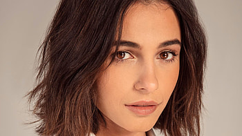 Closeup View Of Blonde Girl Model Naomi Scott With Short Hair Girls HD wallpaper