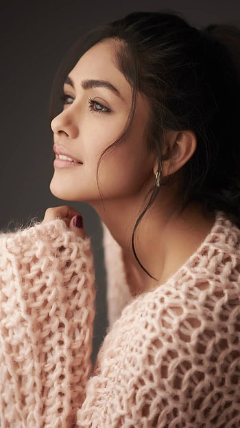 Mrunal Thakur, Heroine, Mrunal HD phone wallpaper