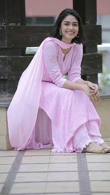 Mrunal Thakur, Heroine Mrunal HD phone wallpaper