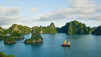 Ha Long Bay Vietnam, , Mesmerizing views, Captivating landscapes HD wallpaper