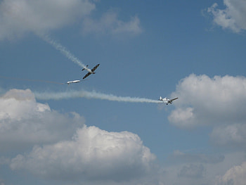 Swift Team (glider, mini-spit fire and something else>_>), team, spitfire, biggin, swift, mini, aerobatics, glider, hill HD wallpaper
