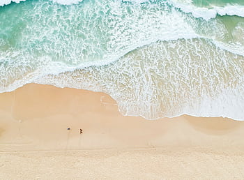 Serene aerial view of Castaways Beach in Queensland with gentle waves and sandy shores. HD wallpaper