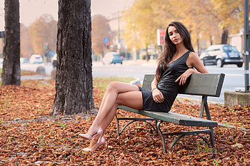 Gir Sitting Bench Autumn , girls, model, bench, autumn HD wallpaper
