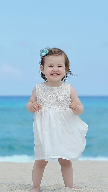 Cute Summer, Cute Little Girl, Sea, Beach Background HD phone wallpaper