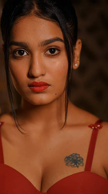Saniya Aiyyappa, mallu actress, cleavage HD phone wallpaper