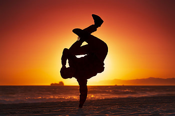 Breakdancing , Hip-hop movements, Rhythmic coordination, Creative expression HD wallpaper