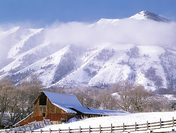 Winter, lake, snow, house, mountain HD wallpaper