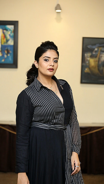 Sreemukhi, actress, anchor, model, gorgeous HD phone wallpaper