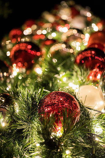 Holidays, New Year, Decorations, Christmas Tree, Garland, Balls, Garlands HD phone wallpaper