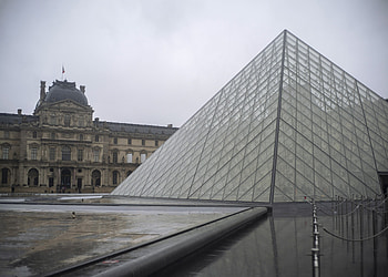 Frances Louvre, Staff fears, Virus spread, AP news HD wallpaper