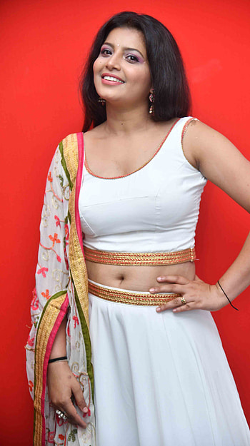 Disha poovaih, kannada actress, navel show HD phone wallpaper