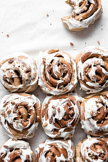 Whole wheat cinnamon rolls, Healthier choice, Nutritious pastry, Wholesome sweetness HD phone wallpaper