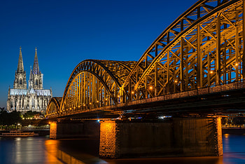 Cologne's Hohenzollern Bridge, German tourism, River crossing, Cityscape views HD wallpaper