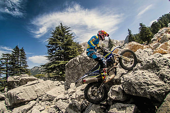 Сlimbing The Rock, Enduro Motorbikes HD wallpaper