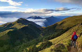 Qilai South Peak and Mt. Nanhua, Backpacking HD wallpaper
