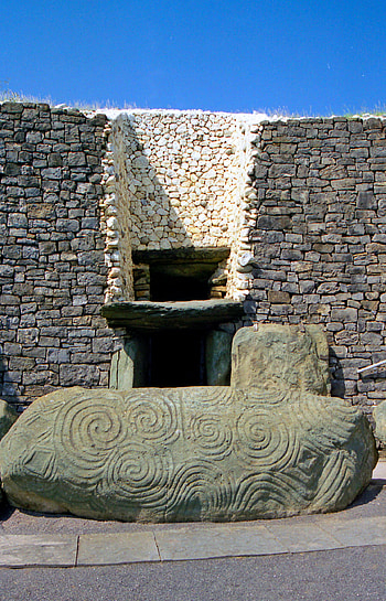 Newgrange, Boyne valley, Megalithic sites, Ancient wonders HD phone wallpaper