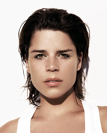 Neve Campbell, background HD phone wallpaper