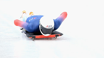 Laura Deas, Sledding HD wallpaper