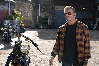 Action Star with Motorcycle - Expendables, Sylvester Stallone, movie, Expend4bles HD wallpaper