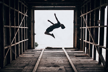 Traceur in action, Parkour HD wallpaper