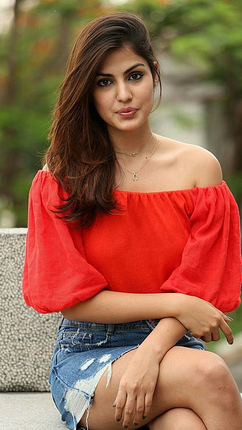 Rhea Chakraborty, Bollywood Heroine HD phone wallpaper