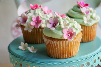 Spring Cupcakes, pastel, sweet, softness, graphy, beautiful, spring, food, flower, cupcake, lovely HD wallpaper