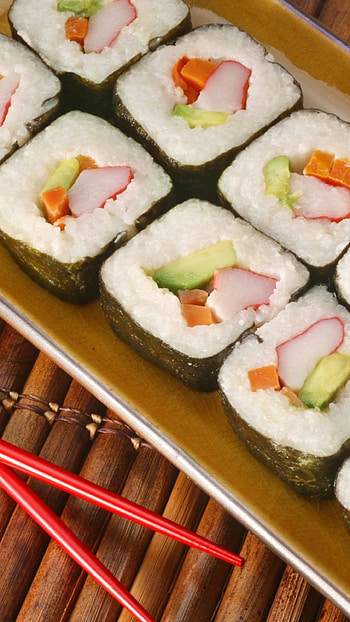 Captivating sushi , Japanese delicacy, High definition , Eye-catching HD phone wallpaper