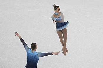Hailey Kops and Evgeni Krasnopolski, Pair Skating HD wallpaper