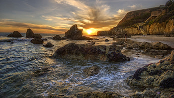 steps coming down to a marvelous beach r, sea, stairs, r, cliff, rocks, sunset, beach HD wallpaper