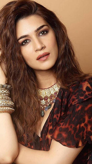 Bollywood Heroine, Kriti Sanon HD phone wallpaper