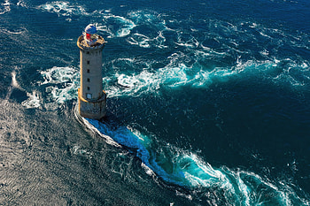 Lighthouse and Ocean Waves, lighthouse, wave, ocean, water, Ocean Waves HD wallpaper