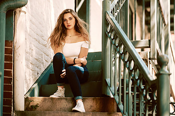 Brown Haired Girl Sitting On Stairs , girls, model HD wallpaper