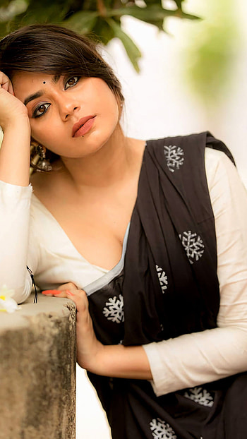 Monica chinnakotla, telugu actress, saree beauty HD phone wallpaper