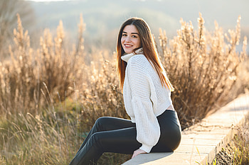 Girl Smiling Looking At Viewer , girls, smiling, model HD wallpaper