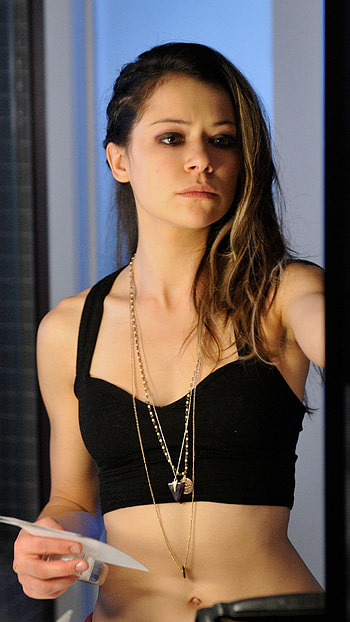 Tatiana Maslany, canadian actress, navel show HD phone wallpaper