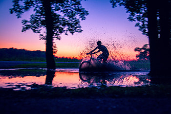 Twilight, Dark, Spray, Dusk, Puddle, Bicycle, Cyclist HD wallpaper