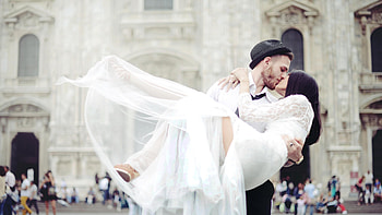 Wedding Couple Kissing, weeding-couple, kiss, love HD wallpaper